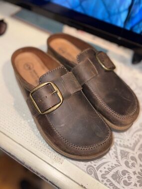 New White Mountain Bueno Slip on Clogs